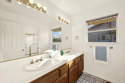 Bath - 463 El Camino Dr, Fairfield, CA 94533 photo 5 of 6