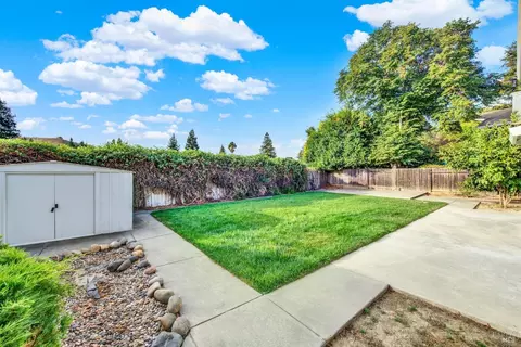 Exterior - 463 El Camino Dr, Fairfield, CA 94533 photo 8 of 13