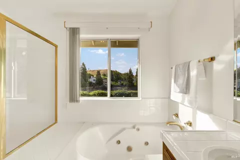 Bath - 463 El Camino Dr, Fairfield, CA 94533 photo 4 of 6