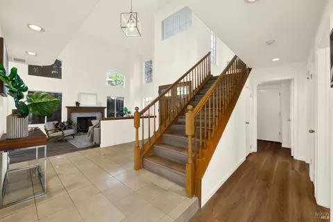 Entry Way - 463 El Camino Dr, Fairfield, CA 94533 photo 4 of 9