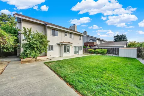 Exterior - 463 El Camino Dr, Fairfield, CA 94533 photo 4 of 13