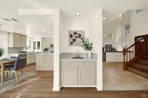 Entry Way - 463 El Camino Dr, Fairfield, CA 94533 photo 5 of 9
