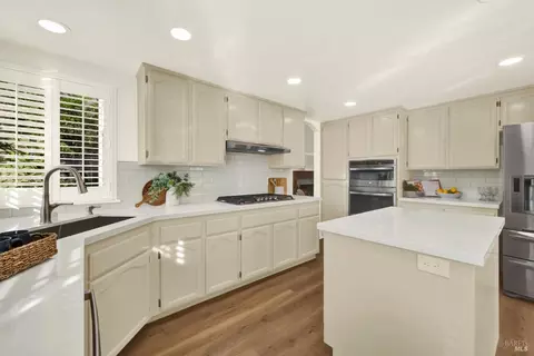Kitchen - 463 El Camino Dr, Fairfield, CA 94533 photo 7 of 8