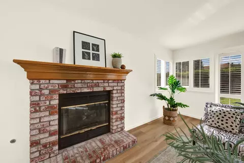 Living - 463 El Camino Dr, Fairfield, CA 94533 photo 9 of 10