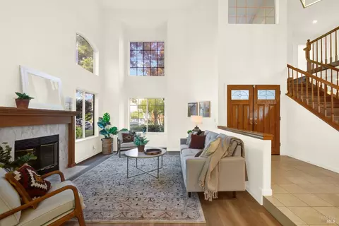 Living - 463 El Camino Dr, Fairfield, CA 94533 photo 2 of 10