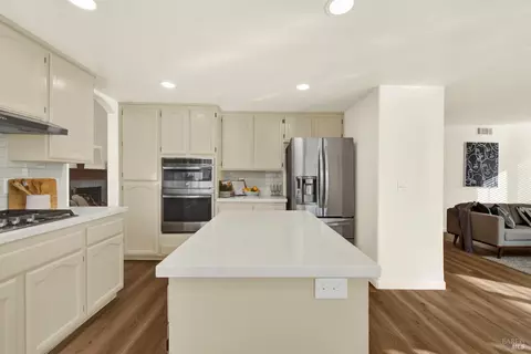 Kitchen - 463 El Camino Dr, Fairfield, CA 94533 photo 6 of 8