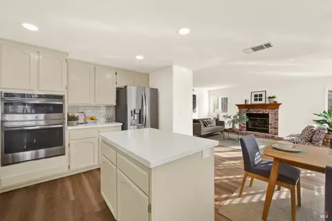 Kitchen - 463 El Camino Dr, Fairfield, CA 94533 photo 5 of 8