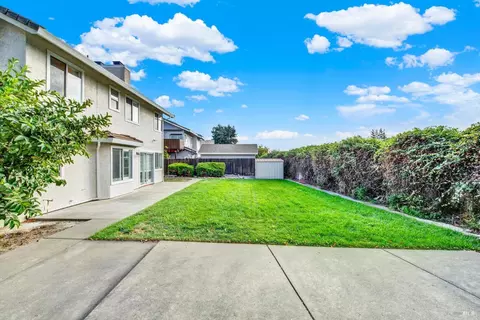 Exterior - 463 El Camino Dr, Fairfield, CA 94533 photo 5 of 13