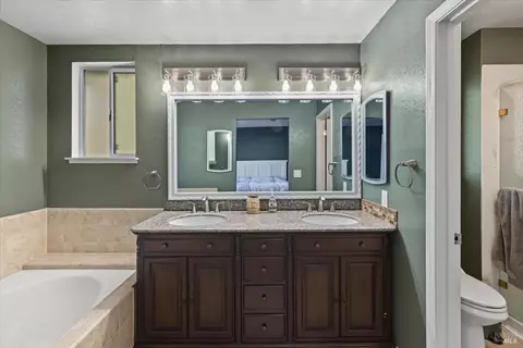 Bath - 1125 Willow Ln, Fairfield, CA 94533 photo 2 of 5