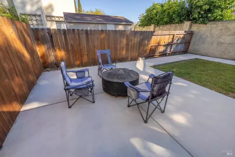 Exterior - 1125 Willow Ln, Fairfield, CA 94533 photo 7 of 13