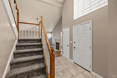 Entry Way - 1125 Willow Ln, Fairfield, CA 94533 photo 3 of 4