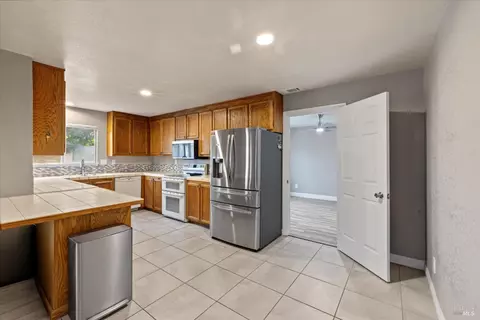 Kitchen - 1125 Willow Ln, Fairfield, CA 94533 photo 1 of 4