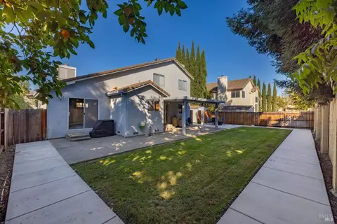 Exterior - 1125 Willow Ln, Fairfield, CA 94533 photo 11 of 13