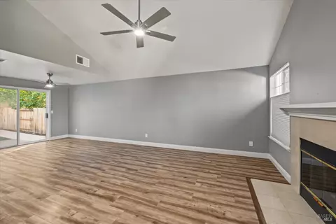 Living - 1125 Willow Ln, Fairfield, CA 94533 photo 2 of 4
