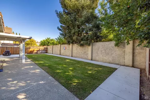 Exterior - 1125 Willow Ln, Fairfield, CA 94533 photo 12 of 13