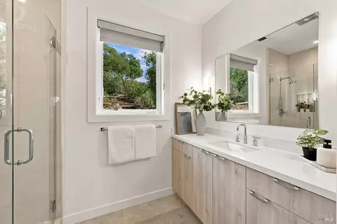 Bath - 142 Westgate Dr, Napa, CA 94558 photo 8 of 9