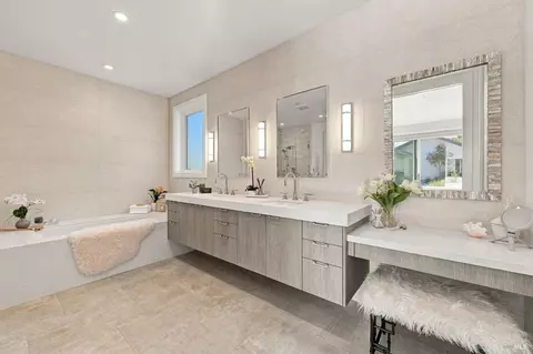 Bath - 142 Westgate Dr, Napa, CA 94558 photo 2 of 9