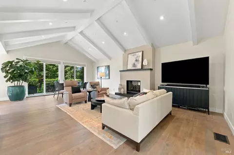 Living - 142 Westgate Dr, Napa, CA 94558 photo 2 of 4