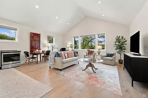 Living - 142 Westgate Dr, Napa, CA 94558 photo 3 of 4
