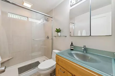 Bath - 134-132 Filbert Ave, Sausalito, CA 94965 photo 2 of 2