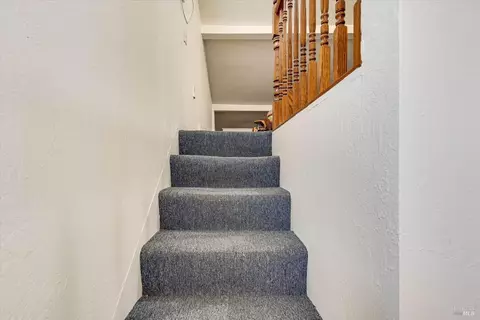 Entry Way - 125 Benson Ave, Vallejo, CA 94590 photo 4 of 5