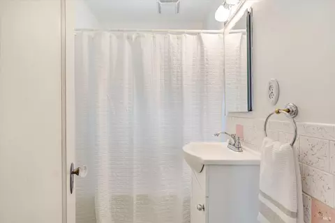 Bath - 125 Benson Ave, Vallejo, CA 94590 photo 2 of 2