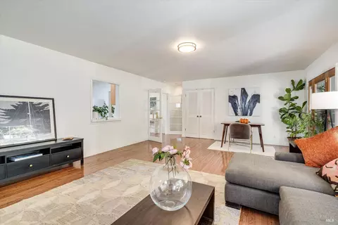 Living - 125 Benson Ave, Vallejo, CA 94590 photo 3 of 4
