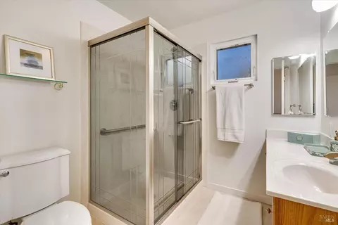 Bath - 125 Benson Ave, Vallejo, CA 94590 photo 1 of 2