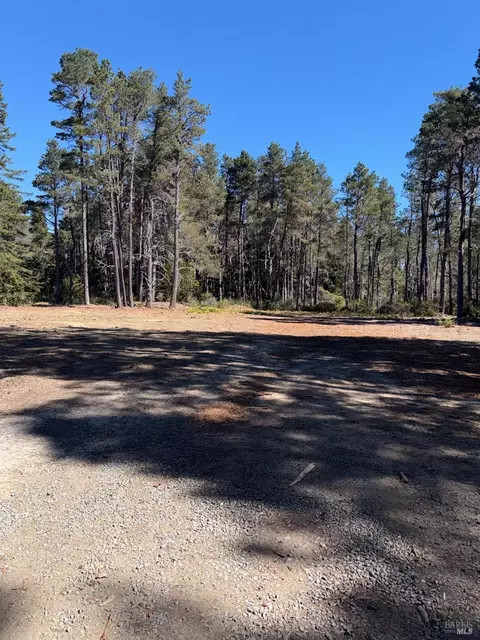 37951 Country Club Way, Gualala, CA 95445