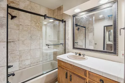 Bath - 888 Watson Rd, Ukiah, CA 95482 photo 2 of 5