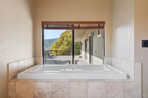 Bath - 888 Watson Rd, Ukiah, CA 95482 photo 3 of 5