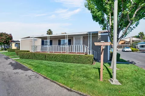 143 Oakwood Dr, Petaluma, CA 94954