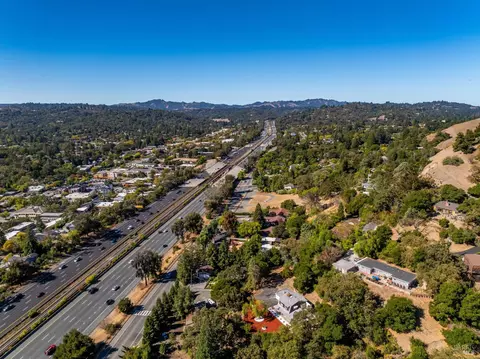 View/Area - 3384 Deer Hill Rd, Lafayette, CA 94549 photo 6 of 9