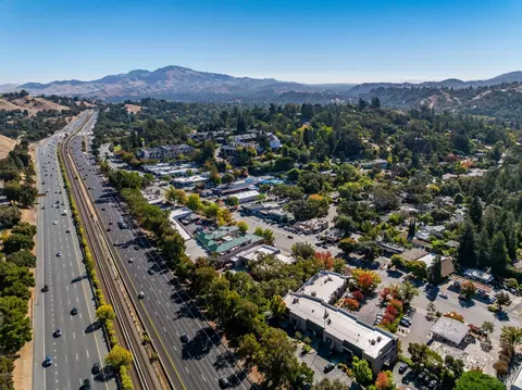 View/Area - 3384 Deer Hill Rd, Lafayette, CA 94549 photo 9 of 9