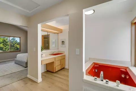 Bath - 3384 Deer Hill Rd, Lafayette, CA 94549 photo 4 of 4