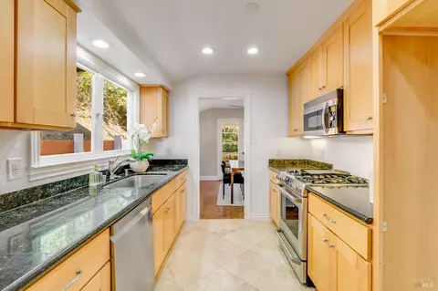 Kitchen - 3384 Deer Hill Rd, Lafayette, CA 94549 photo 3 of 5