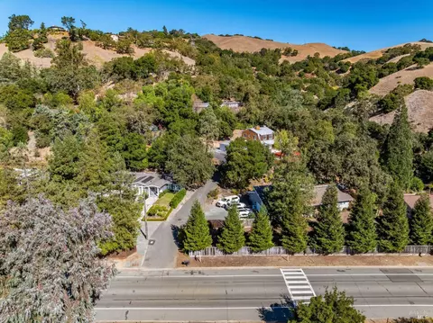 View/Area - 3384 Deer Hill Rd, Lafayette, CA 94549 photo 1 of 9
