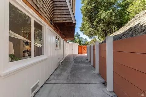 Exterior - 3384 Deer Hill Rd, Lafayette, CA 94549 photo 7 of 23