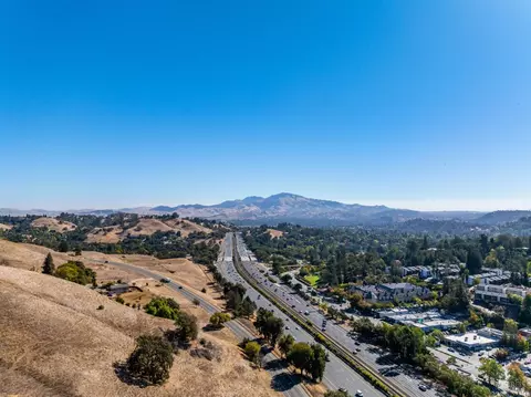 View/Area - 3384 Deer Hill Rd, Lafayette, CA 94549 photo 8 of 9