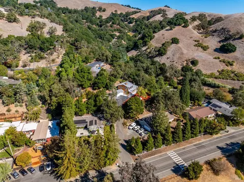 View/Area - 3384 Deer Hill Rd, Lafayette, CA 94549 photo 2 of 9