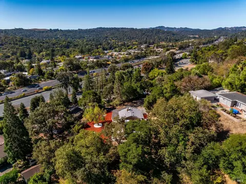 View/Area - 3384 Deer Hill Rd, Lafayette, CA 94549 photo 5 of 9