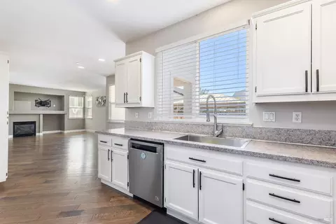 Kitchen - 8119 Luisa Way, Windsor, CA 95492 photo 3 of 3