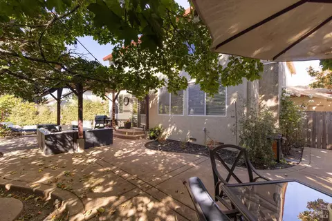 Exterior - 9119 Saint James Pl, Windsor, CA 95492 photo 5 of 14