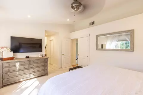 Bedroom - 9119 Saint James Pl, Windsor, CA 95492 photo 3 of 4