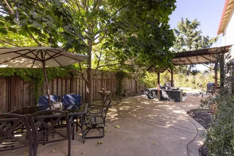 Exterior - 9119 Saint James Pl, Windsor, CA 95492 photo 4 of 14
