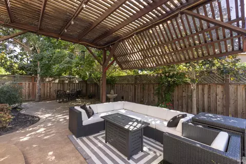 Exterior - 9119 Saint James Pl, Windsor, CA 95492 photo 8 of 14