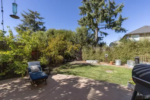 Exterior - 9119 Saint James Pl, Windsor, CA 95492 photo 9 of 14