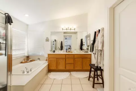 Bath - 9119 Saint James Pl, Windsor, CA 95492 photo 1 of 3