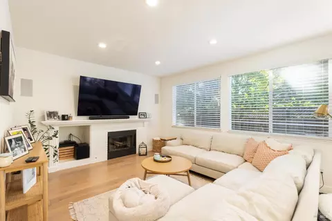 Living - 9119 Saint James Pl, Windsor, CA 95492 photo 1 of 2