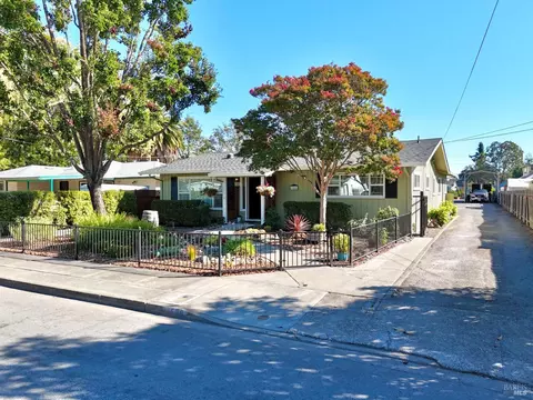 1508 Gloria Dr, Santa Rosa, CA 95407
